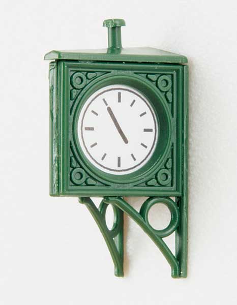 3 Old timer station clocks<br /><a href='images/pictures/Auhagen/41203.jpg' target='_blank'>Full size image</a>